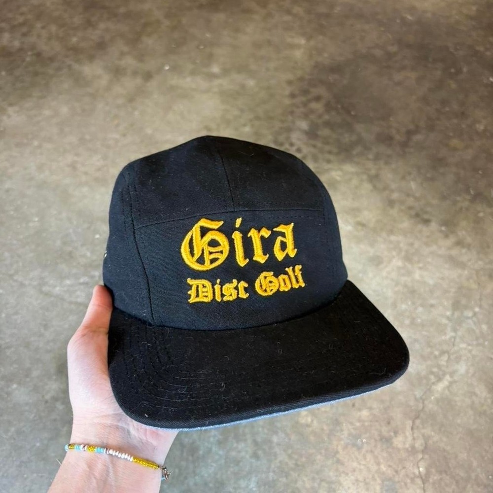 Gira Disc Golf black snapback hat
